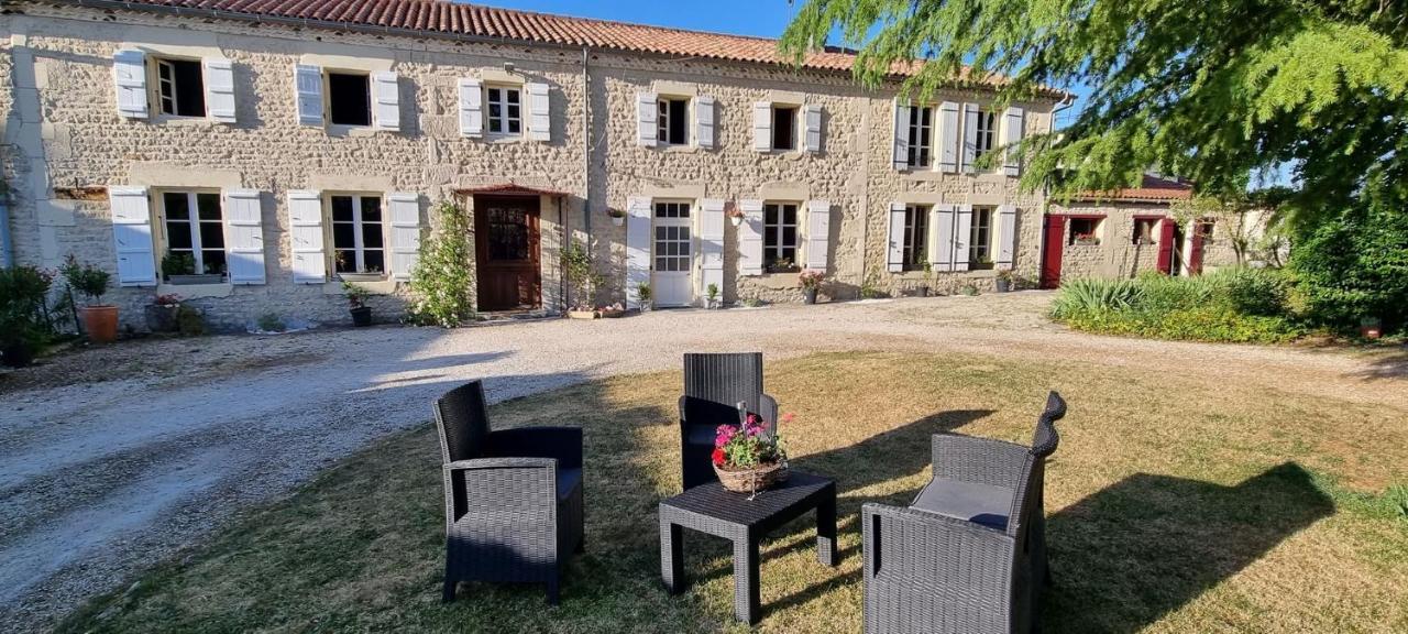 Escale Au Clos Saint Martin De Juillers Gites Et Chambres D'Hotes מראה חיצוני תמונה