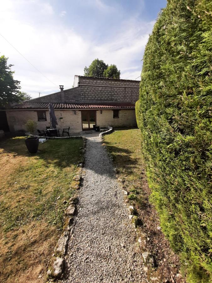 Escale Au Clos Saint Martin De Juillers Gites Et Chambres D'Hotes מראה חיצוני תמונה