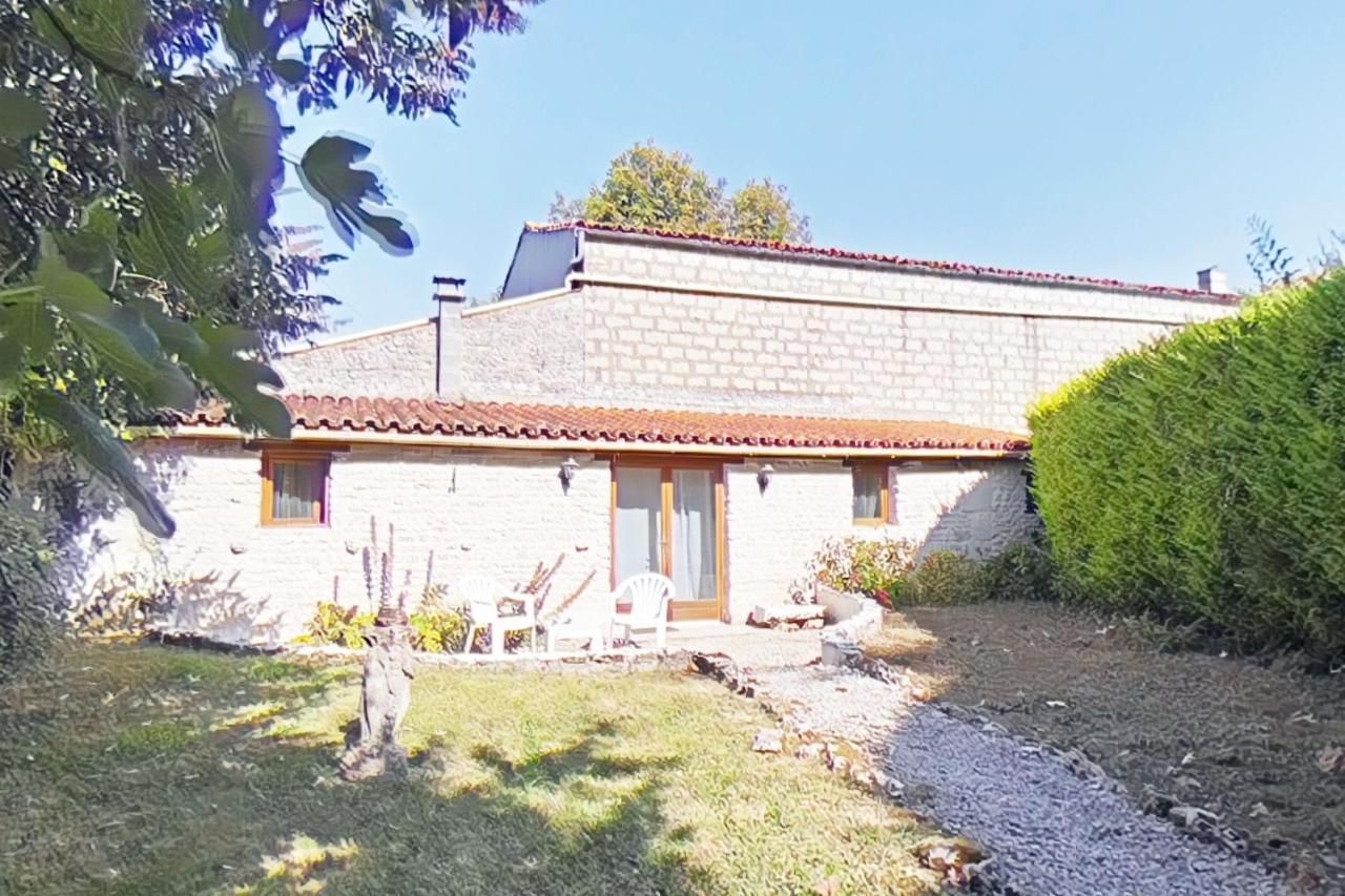 Escale Au Clos Saint Martin De Juillers Gites Et Chambres D'Hotes מראה חיצוני תמונה