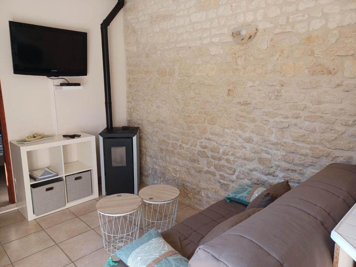 Escale Au Clos Saint Martin De Juillers Gites Et Chambres D'Hotes מראה חיצוני תמונה