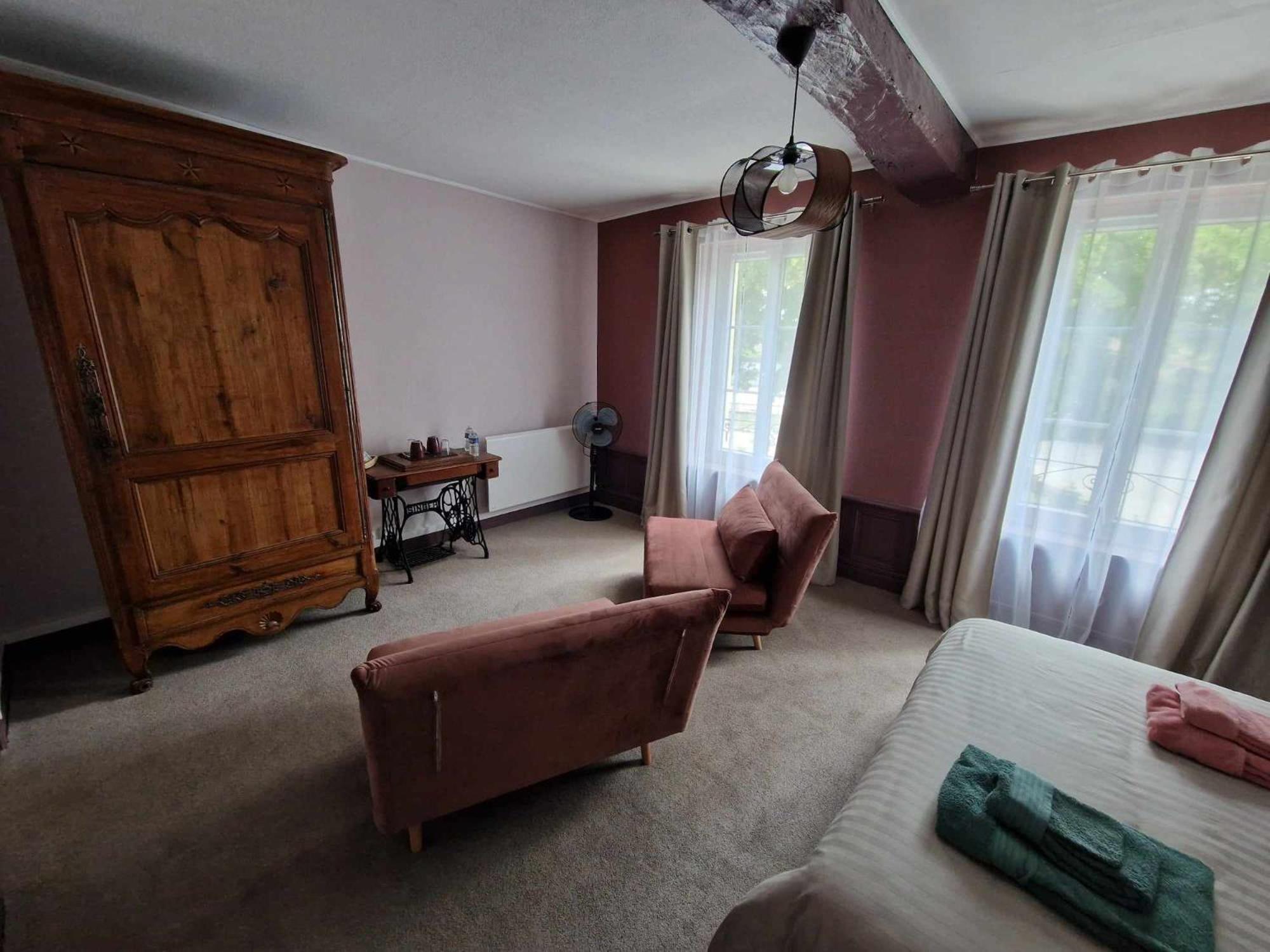 Escale Au Clos Saint Martin De Juillers Gites Et Chambres D'Hotes מראה חיצוני תמונה
