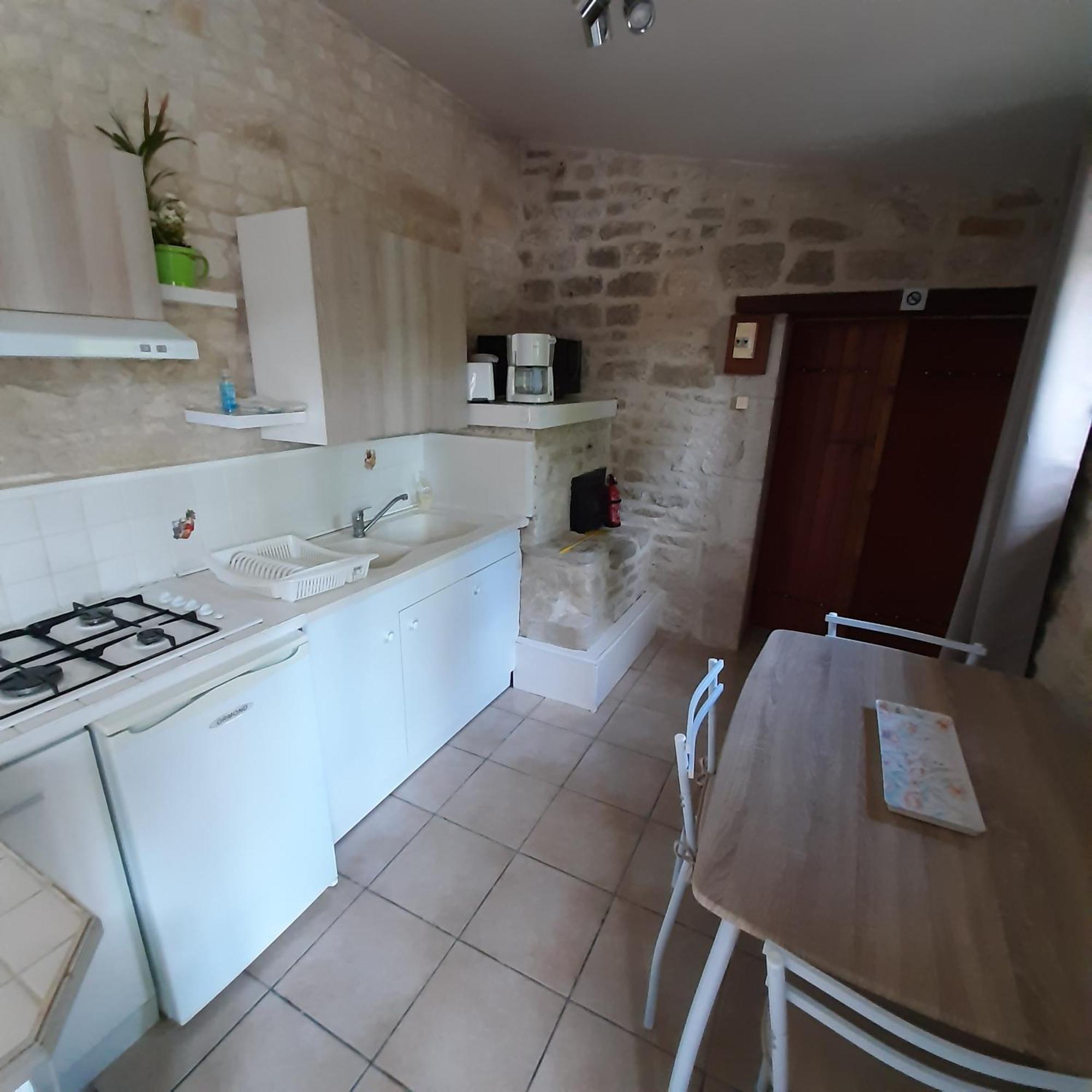 Escale Au Clos Saint Martin De Juillers Gites Et Chambres D'Hotes מראה חיצוני תמונה