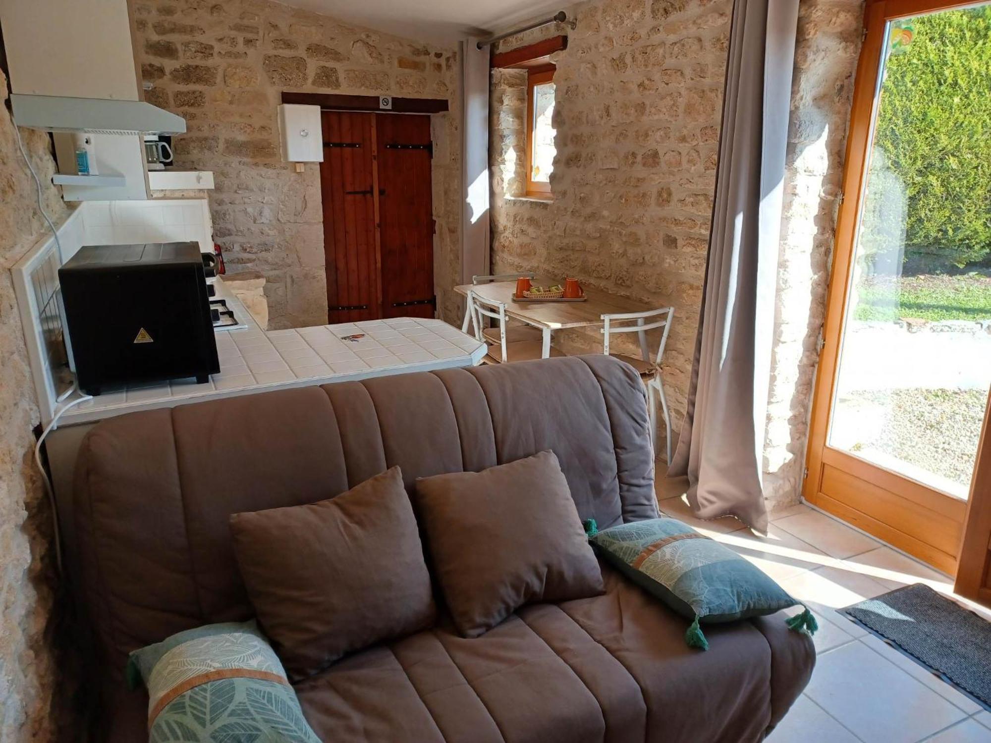 Escale Au Clos Saint Martin De Juillers Gites Et Chambres D'Hotes מראה חיצוני תמונה